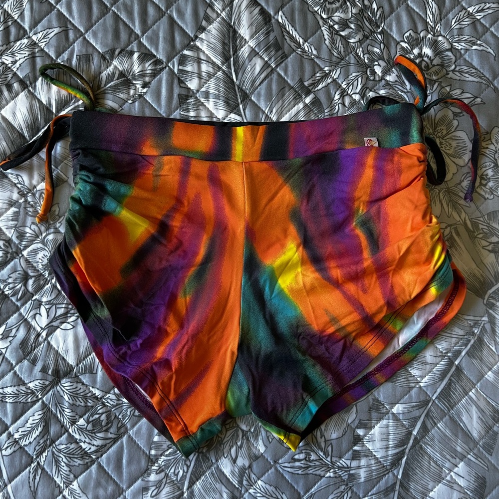 Shakti Yoga Shorts Large